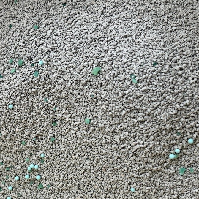 ทรายแมวเบนโทไนท์ Green Shield พร้อมเม็ดซีโอไลต์และสารเติมแต่งสีเขียว